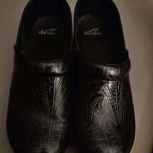 Dansko black toole clogs 41